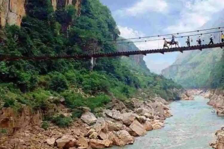 關嶺花江鐵索橋